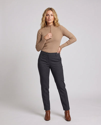 Damen Enganliegender gerippter Rollkragenpullover mit Zierknopfleiste Nord Taschen