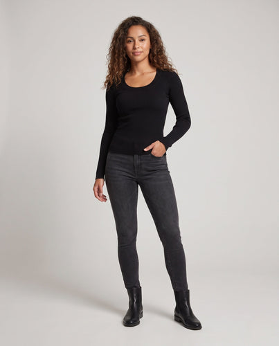 Damen Feiner Rippstrick-Longsleeve mit breitem Rundhalsausschnitt und taillierter Silhouette Nord Taschen