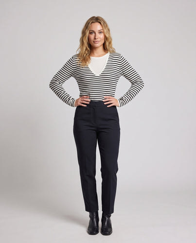 Damen Feiner V‑Ausschnitt-Feinstrickpullover mit kaschmirähnlicher Haptik und legerer Oversize-Silhouette Nord Taschen