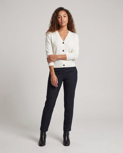Damen Feinstrick-Cardigan in Taillenlänge mit floraler Schmuckknopfleiste Nord Taschen