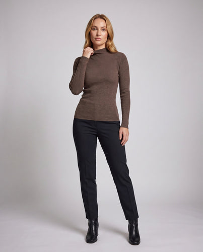 Damen Figurbetonter Feinstrick-Mockneck-Pullover mit feiner Rippenstruktur Nord Taschen