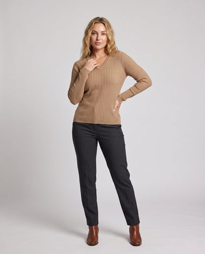 Damen Figurnaher Feinstrickpullover mit breiter Rippstruktur und V-Ausschnitt Nord Taschen