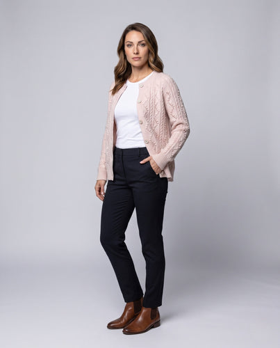 Damen Flauschiger Strickcardigan mit diamantförmiger Zopfstruktur und Perlmuttknöpfen Nord Taschen