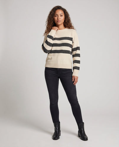 Damen Gestreifter Feinstrickpullover mit Rundhals, überschnittener Schulter und lockerer Silhouette Nord Taschen