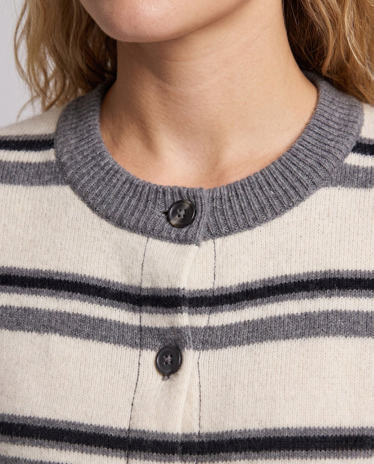 Product 16034478784842 - close_up_detail