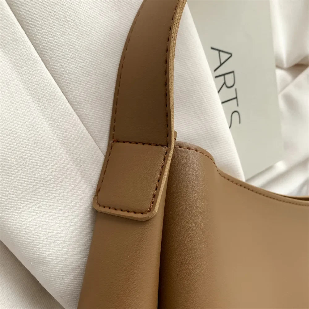 Nord Taschen | Crossbody Handbag in Smooth Leather with Wallet Pouch