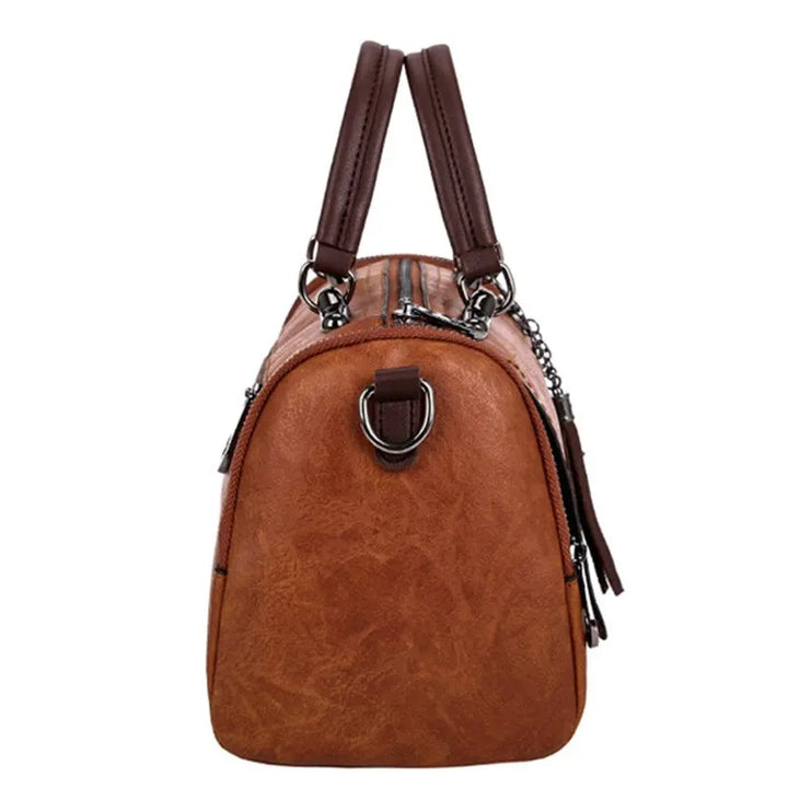 Nord Taschen | Spacious Handbag in Soft Leather with Strap and Zipper Closure