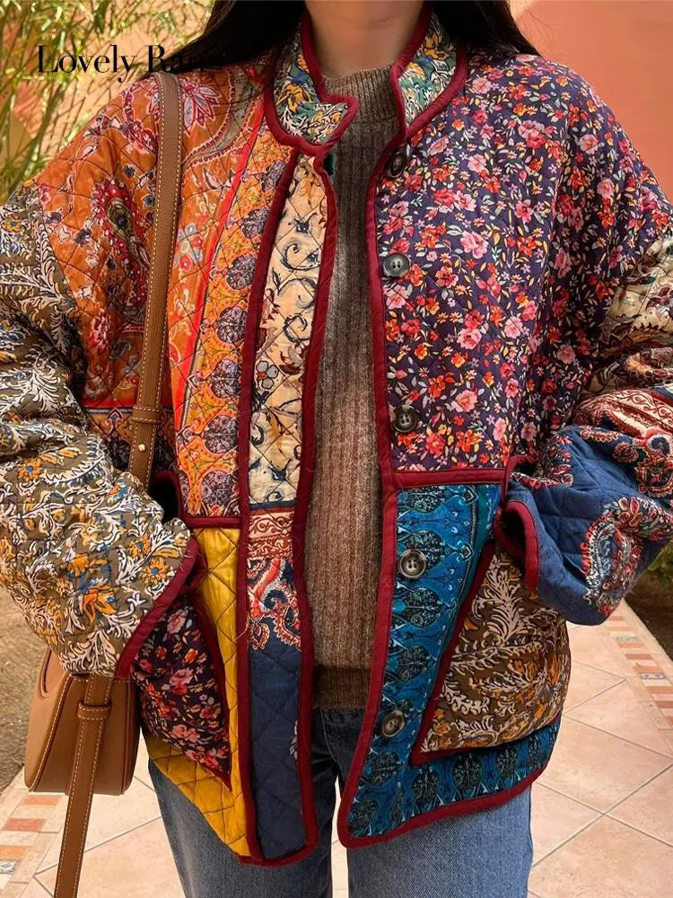 Blumengemusterte WendNord Taschenlouson Wärme und Stil in Einem Boho-design