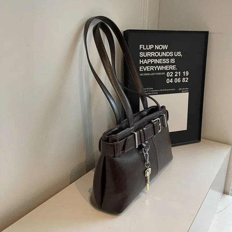 Nord Taschen | Elegant Leather Handbag with Shoulder Strap