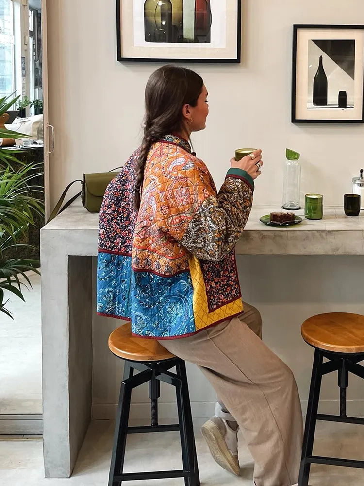 Blumengemusterte WendNord Taschenlouson Wärme und Stil in Einem Boho-design