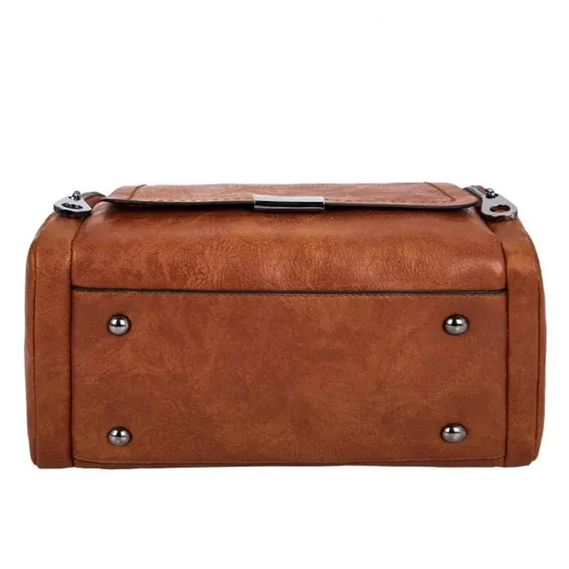 Nord Taschen | Spacious Handbag in Soft Leather with Strap and Zipper Closure