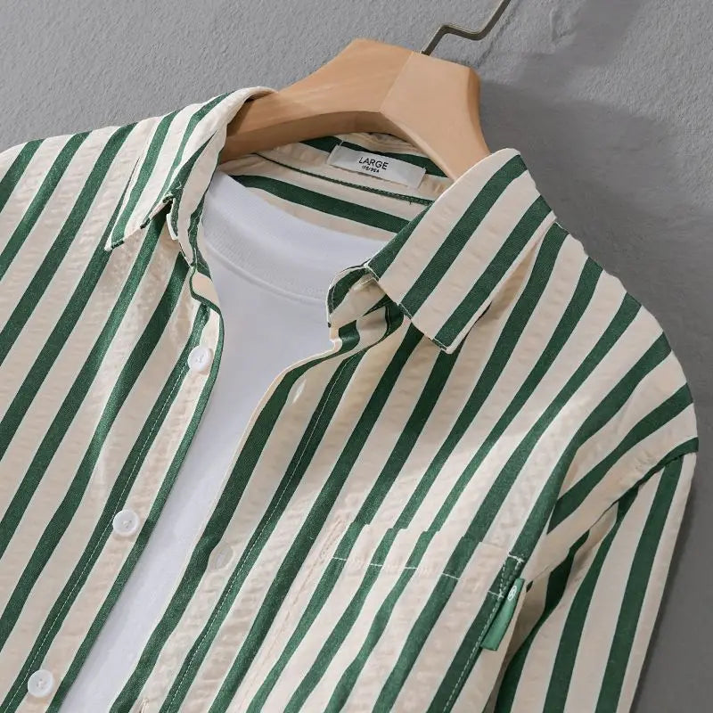 Stylisches Gestreiftes Button-Down Hemd