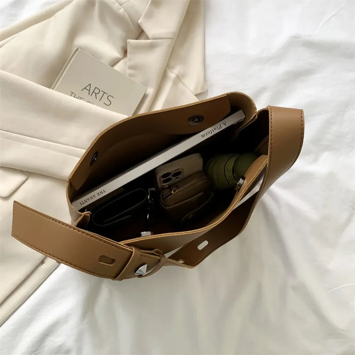 Nord Taschen | Crossbody Handbag in Smooth Leather with Wallet Pouch