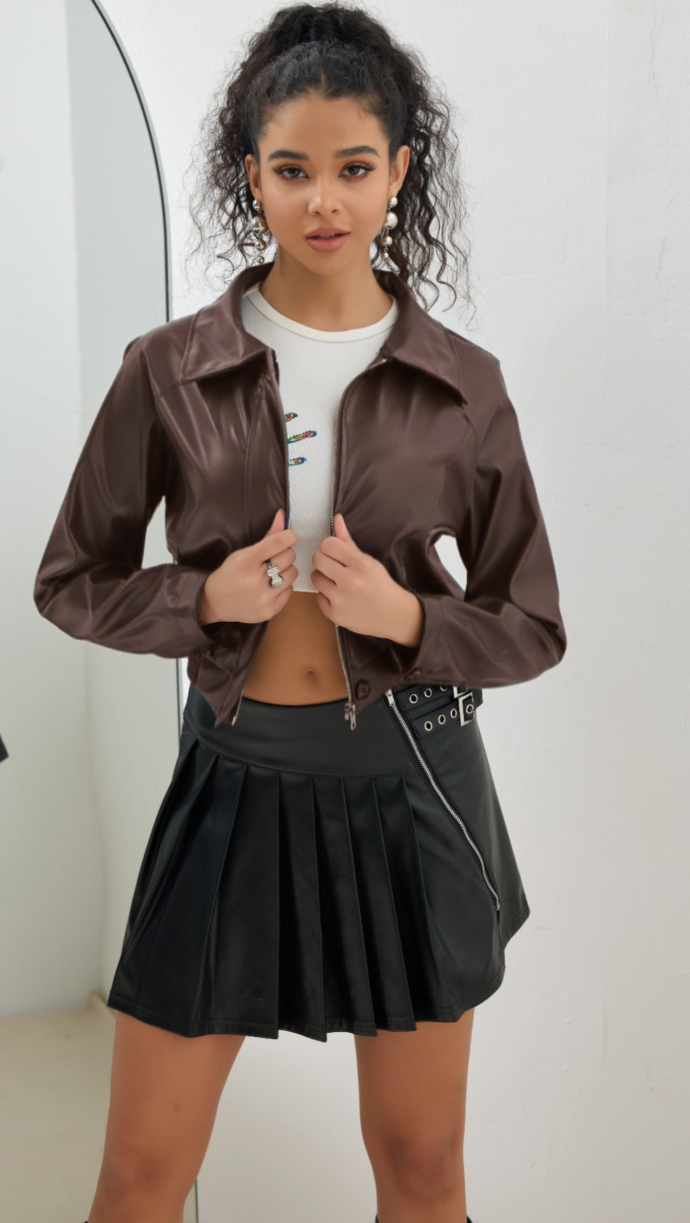 Damen trendige cropped Kunstlederjacke mit ausgefallenem Verschluss Nord Taschen