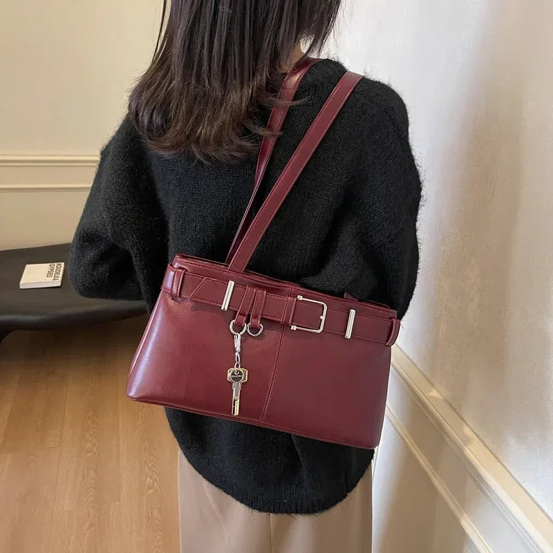 Nord Taschen | Elegant Leather Handbag with Shoulder Strap