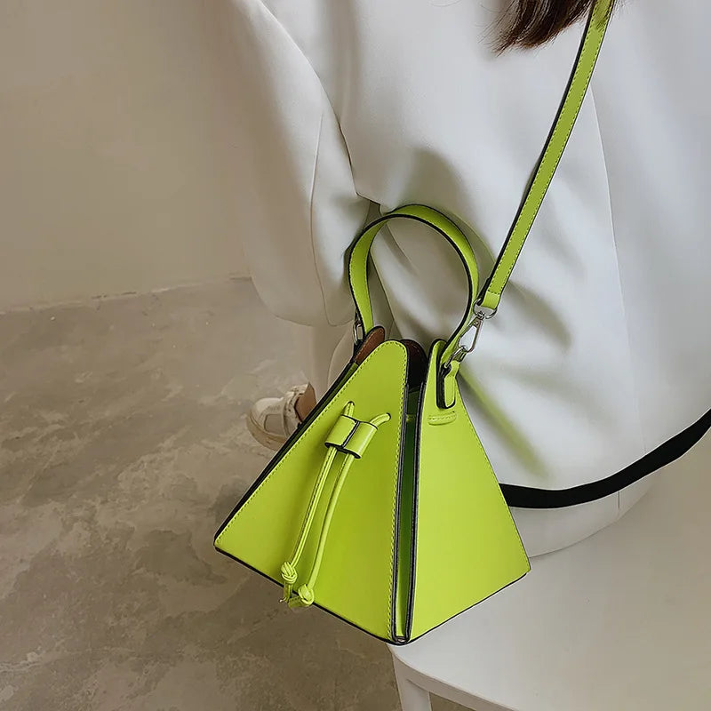 Nord Taschen | Dreieckige Handtasche für Frauen