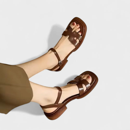 Klassische Sandalen
