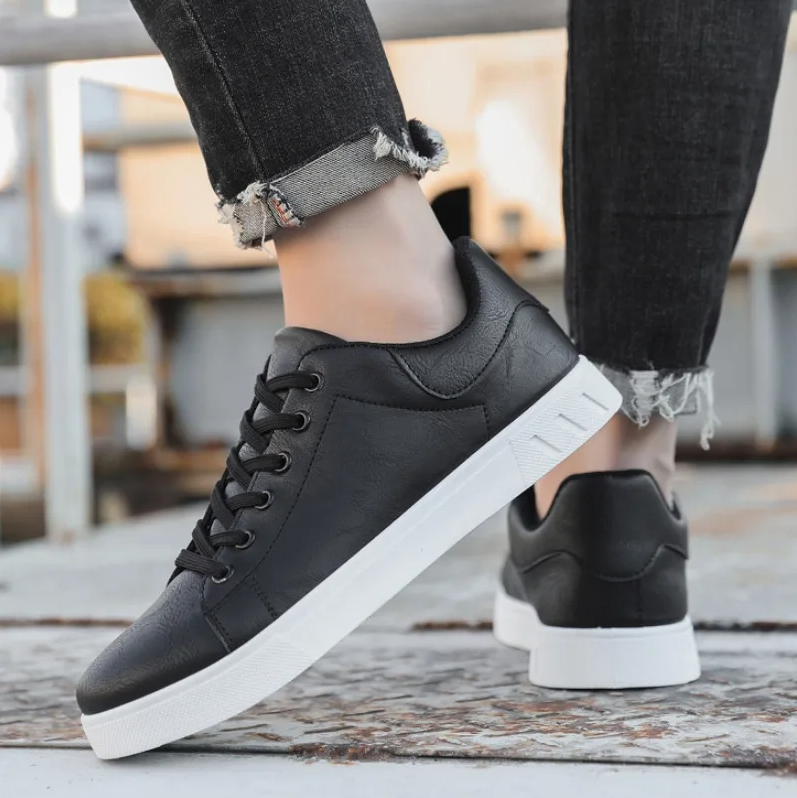 Leder-Herrenschuhe Im Klassischen Design