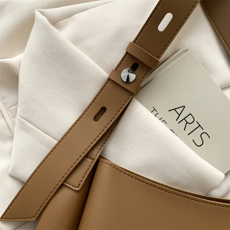Nord Taschen | Crossbody Handbag in Smooth Leather with Wallet Pouch