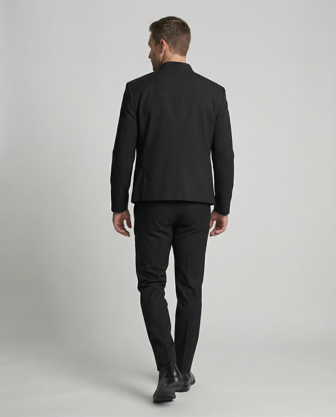Stilvolle schwarze Herren Kurzjacke mit Stehkragen im modernen Cleanfit Look