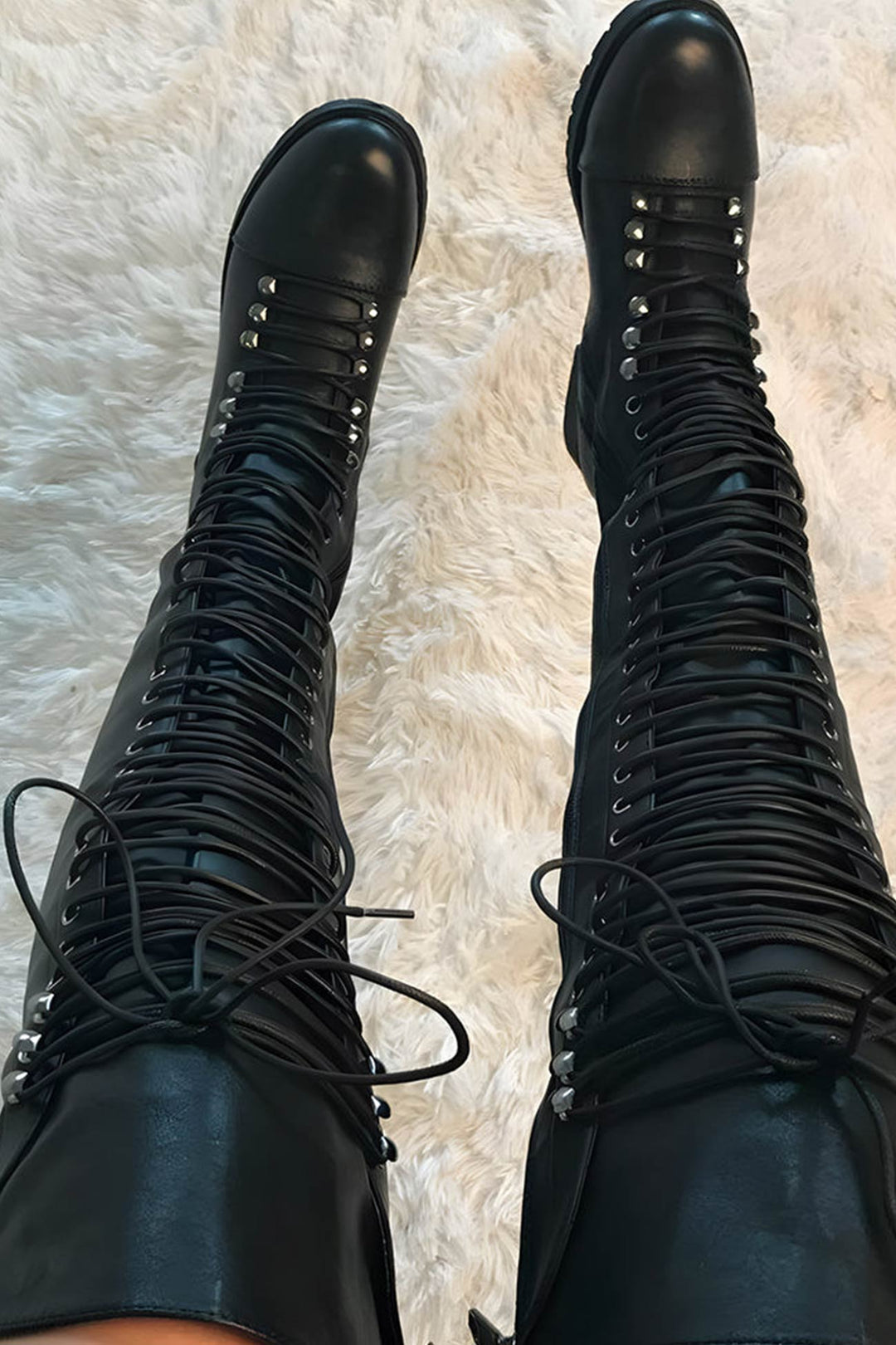 Over-The-Knee Stiefel mit Schnürsenkeln
