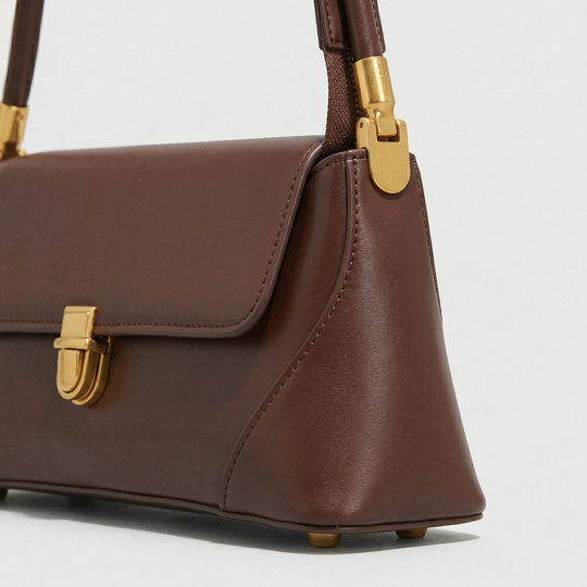 Nord Taschen | Strukturierte vegane Rindsleder-Schultertasche, goldener Verschluss