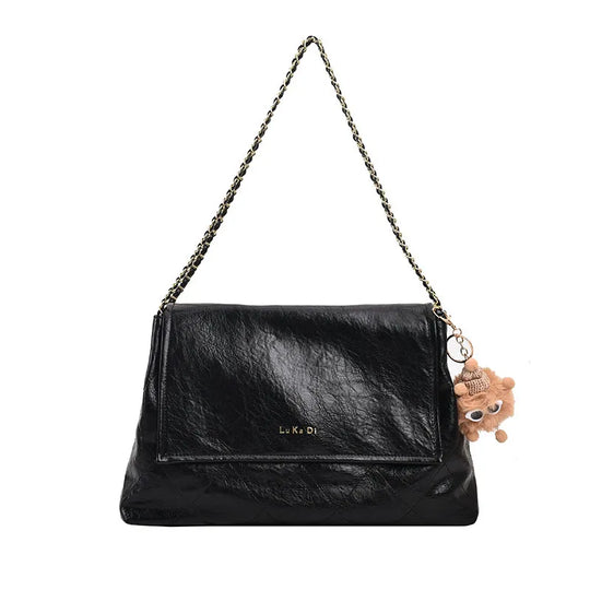 Nord Taschen | Handtasche für Damen - Geräumiges Design mit Kettenhenkel und niedlichem Anhänger