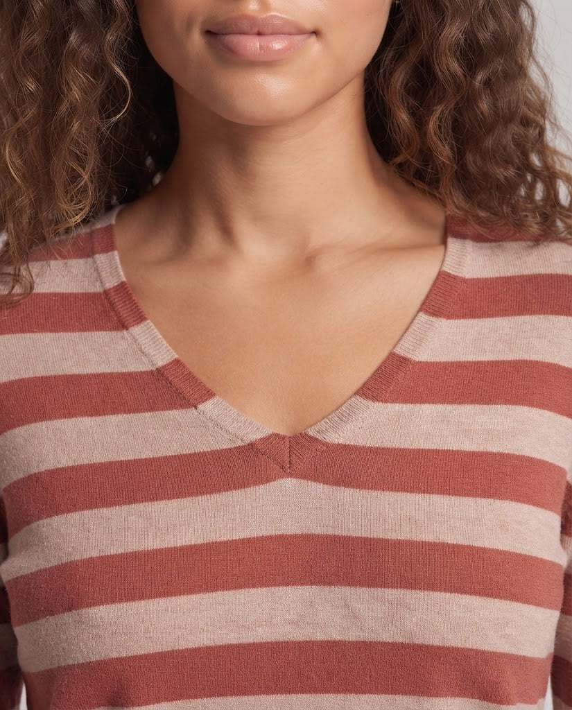 Damen Gestreifter Feinstrickpullover mit V‑Ausschnitt und lässiger Oversize‑Passform Nord Taschen