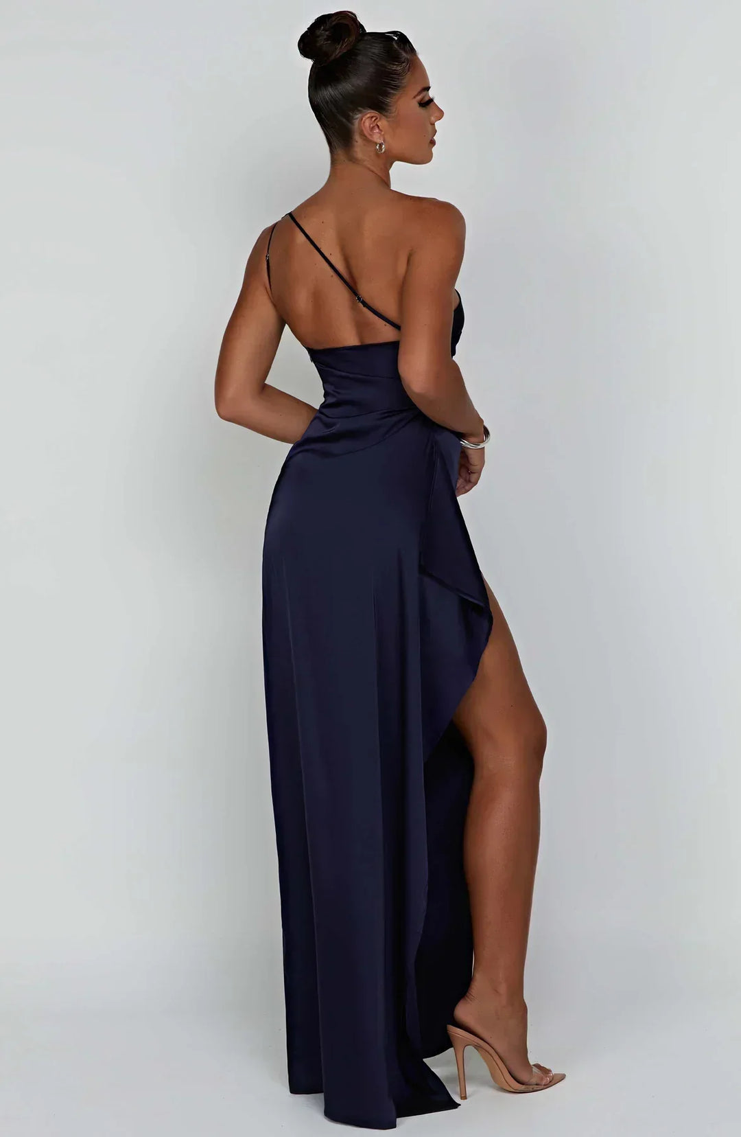 Elegantes Ein-Schulter-Kleid mit Schlitz