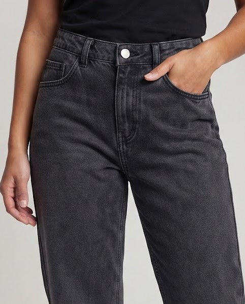 Damen Hochgeschnittene Relaxed-Jeans mit tapered Bein und Five-Pocket-Detail Nord Taschen