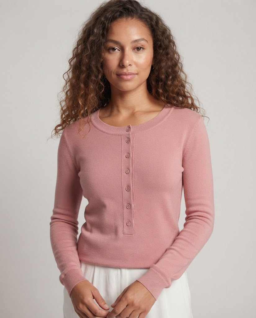 Damen Feines Langarm-Henley aus Feinstrick mit knöpfbarer Mittelblende und schmaler Passform Nord Taschen