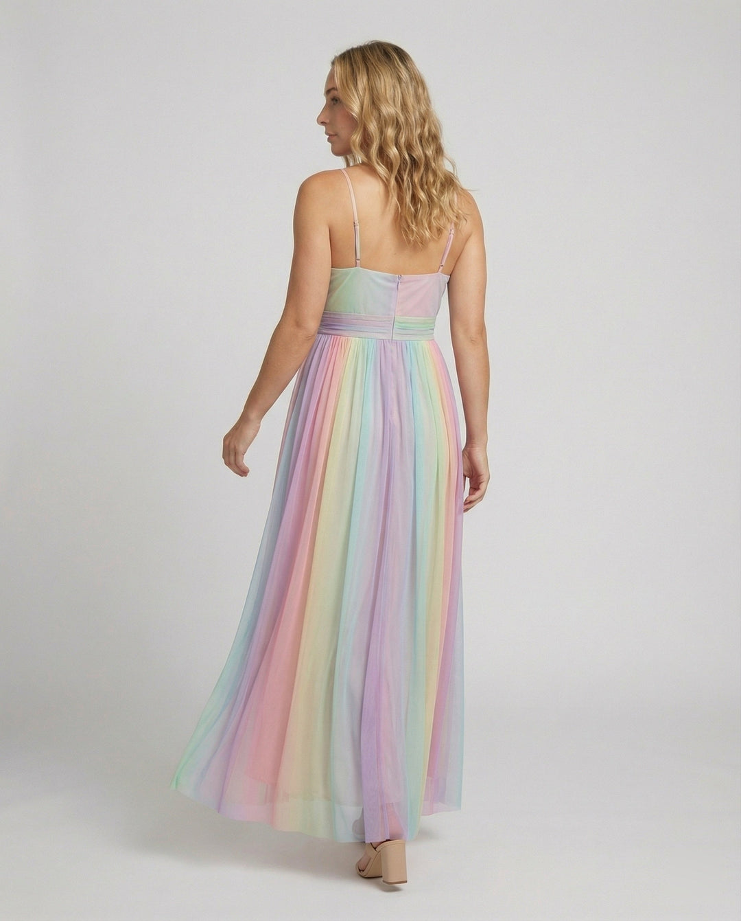 Trendiges Maxikleid mit Spaghettiträgern und buntem Farbverlauf - Arvani