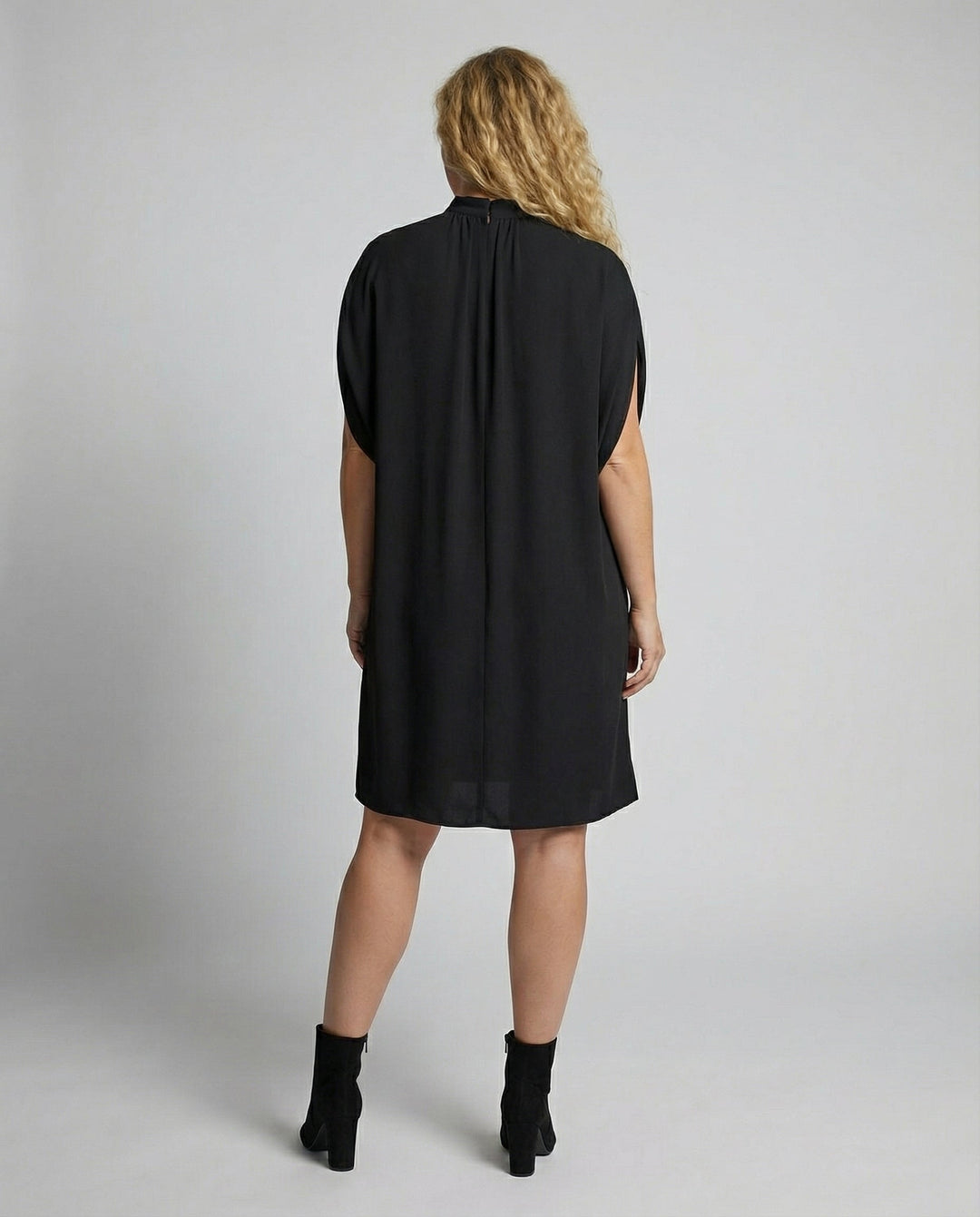 Modernes Damenkleid mit Fledermausärmeln - Arvani
