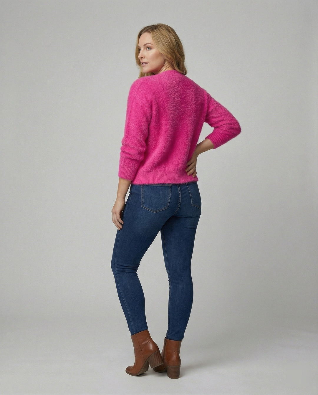 Strickjacke Damen kuschelig mit V-Ausschnitt und Knopfdetails