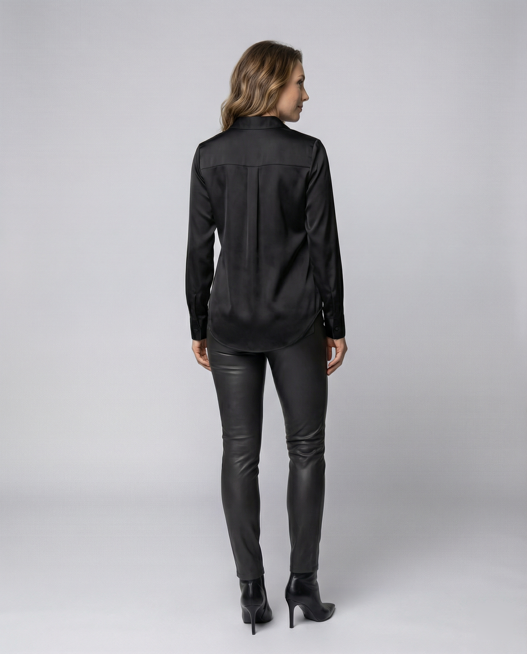 Damen elegante Satinbluse mit klassischem Kragen und zeitlosem Schnitt
