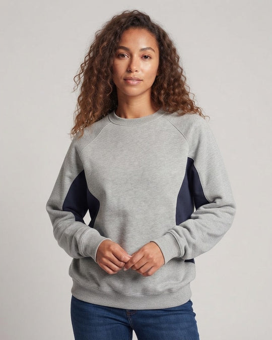 Damen weiches Oversize-Sweatshirt mit Raglanärmeln, verlängertem Saum und kontrastierenden Seiteneinsätzen Nord Taschen