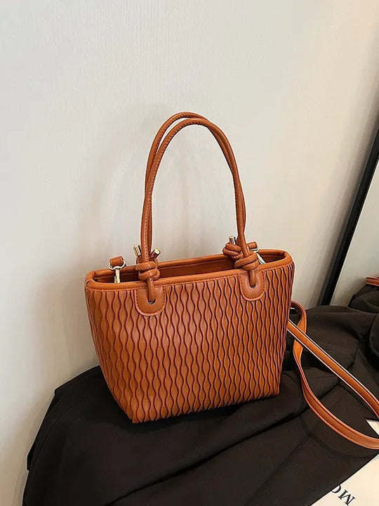 Nord Taschen | Umhängetasche für Damen - Schlichte Tasche mit strukturiertem Design und verstellbarem Riemen