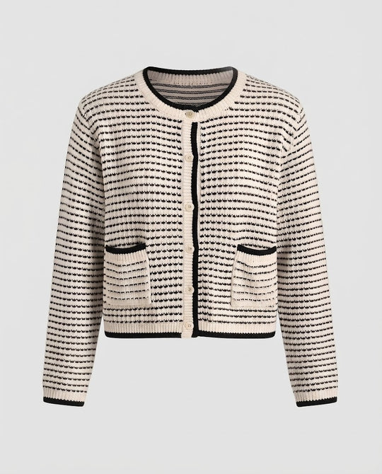 Damen Kurzgeschnittene Strickjacke mit Kontrastbündchen und aufgesetzten Taschen Nord Taschen