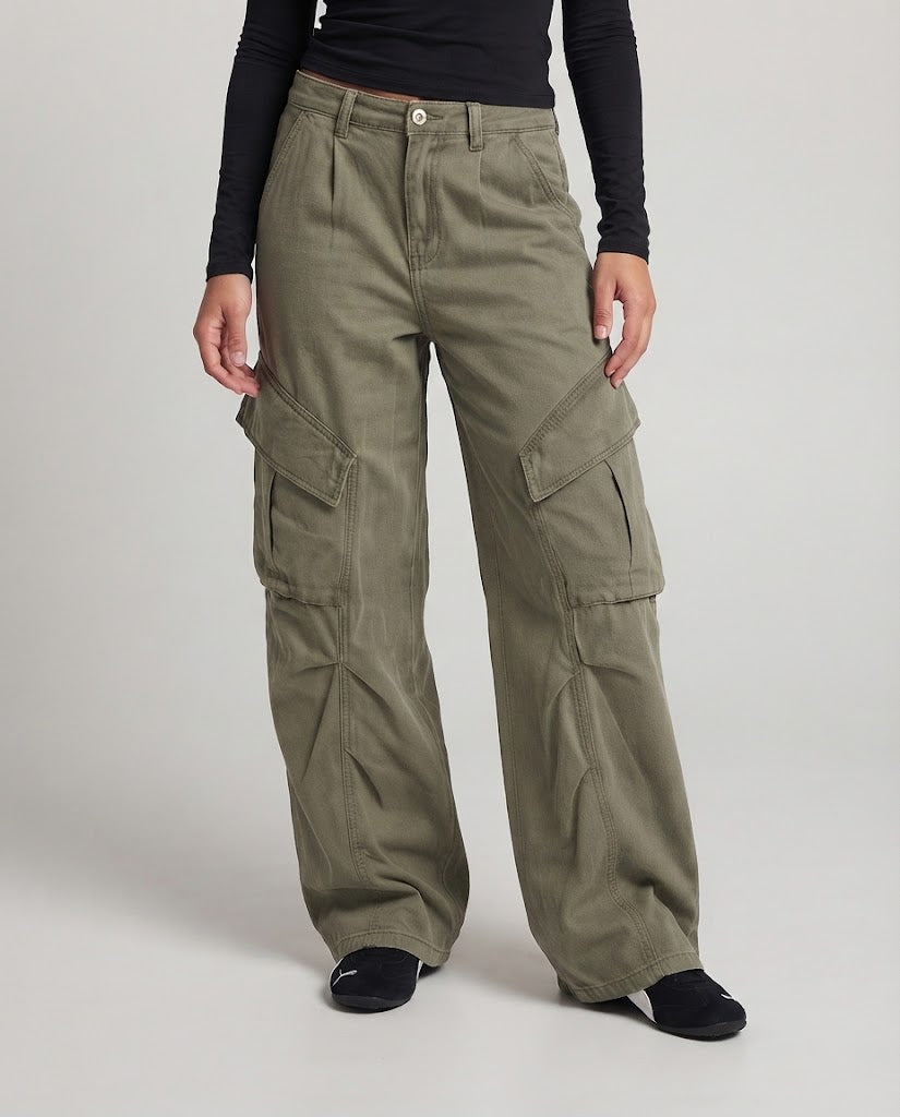 Damen weite Cargo-Hose mit tiefem Bund und großen Pattentaschen Nord Taschen