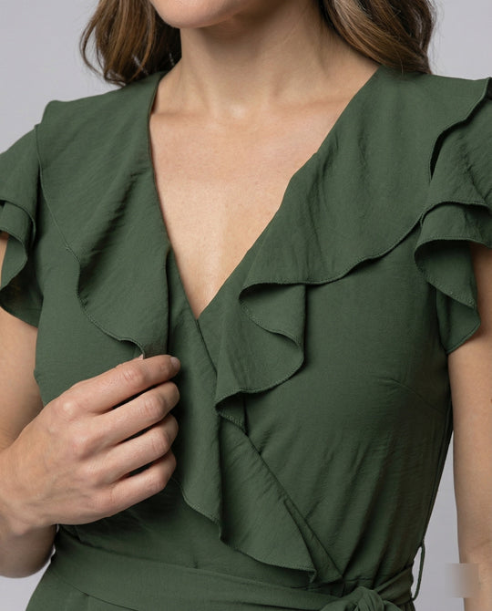 Damen Wickelkleid mit voluminösen Rüschendetails und Taillengürtel