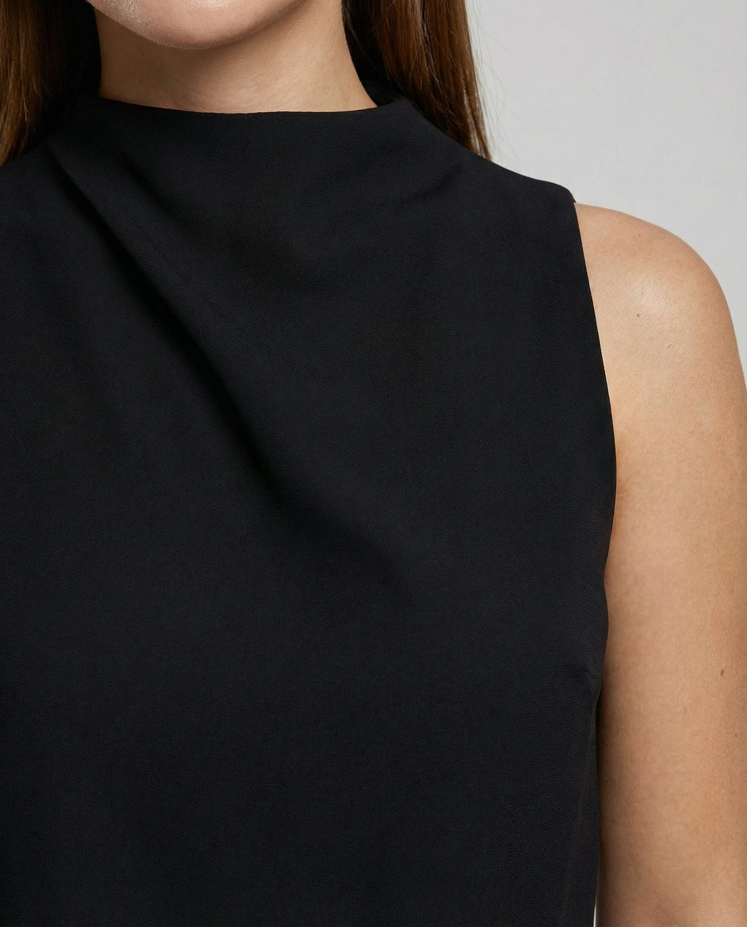Eleganter Jumpsuit mit Rundhalsausschnitt für Alltag & Besondere Anlässe | Nord Taschen