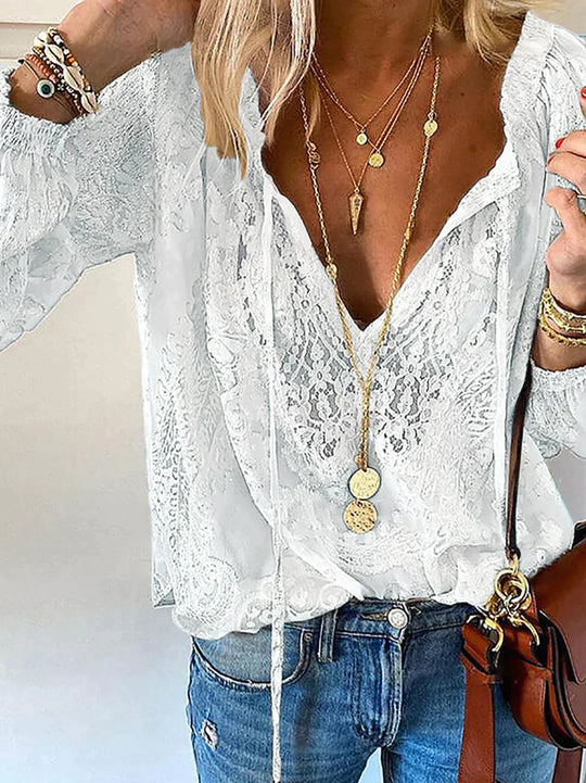 Exklusive Bluse mit Spitzenverzierungen