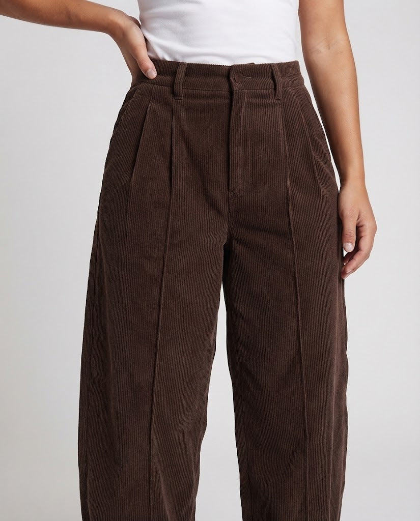 Damen Weite Cordhose im Palazzo‑Schnitt mit hoher Taille und feiner Kordstruktur Nord Taschen