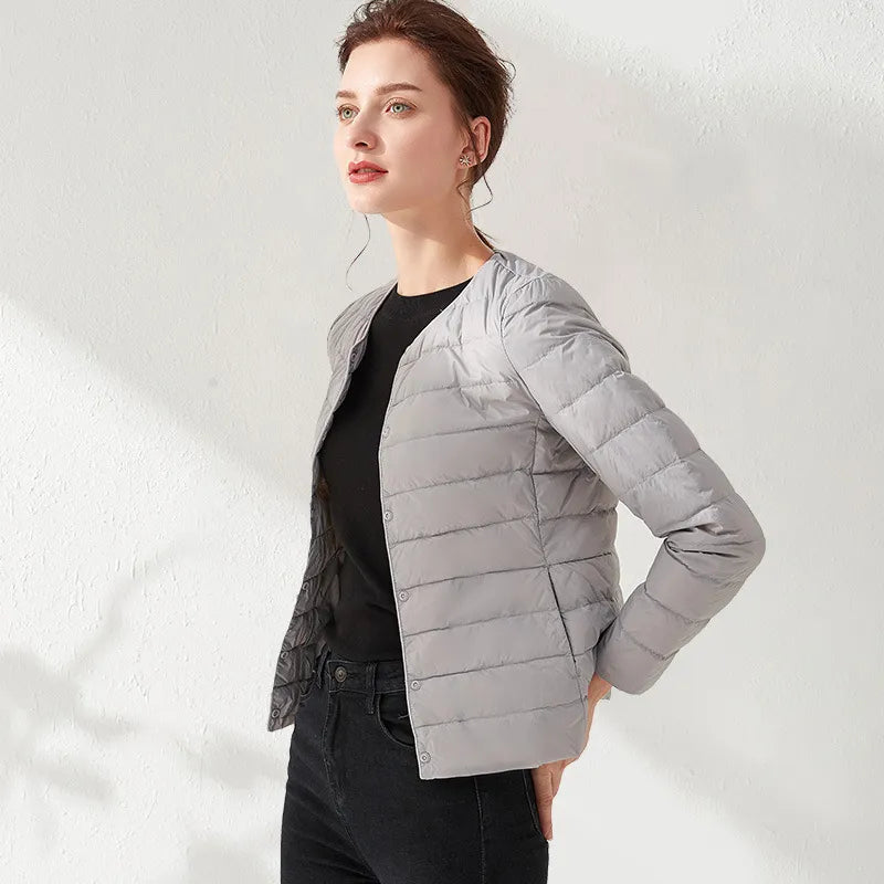 Leichte, Kragenlose, Schlankmachende Daunenjacke für Frauen
