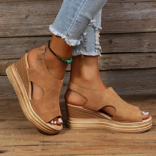 Schnallen Keilsandalen