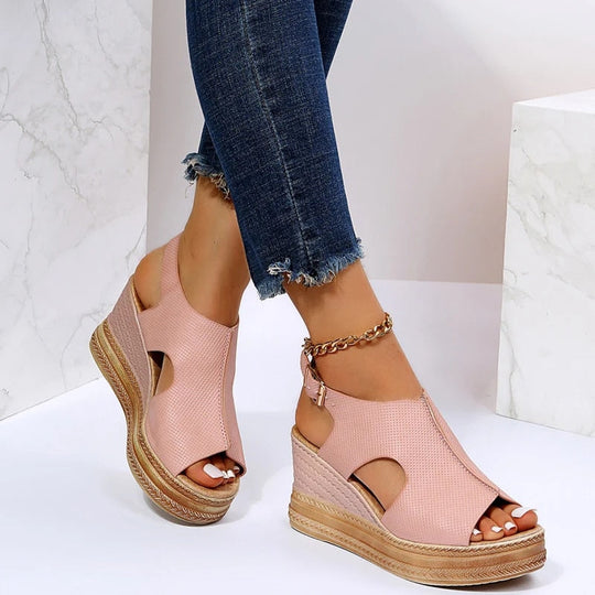 Schnallen Keilsandalen