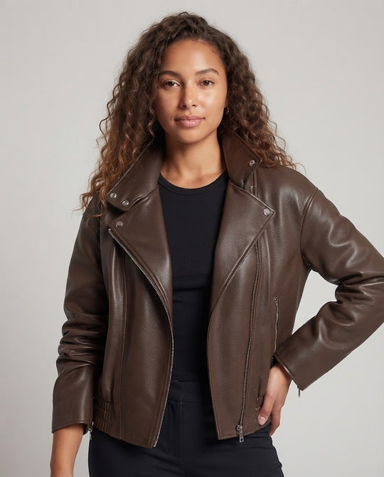 Damen Cropped Aviator‑Jacke aus Lederoptik mit hohem Stehkragen, asymmetrischem Reißverschluss und gerafftem Bund Nord Taschen