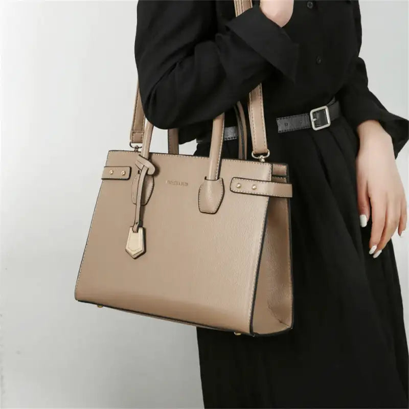 Nord Taschen | Rectangular Shoulder Bag in Leather