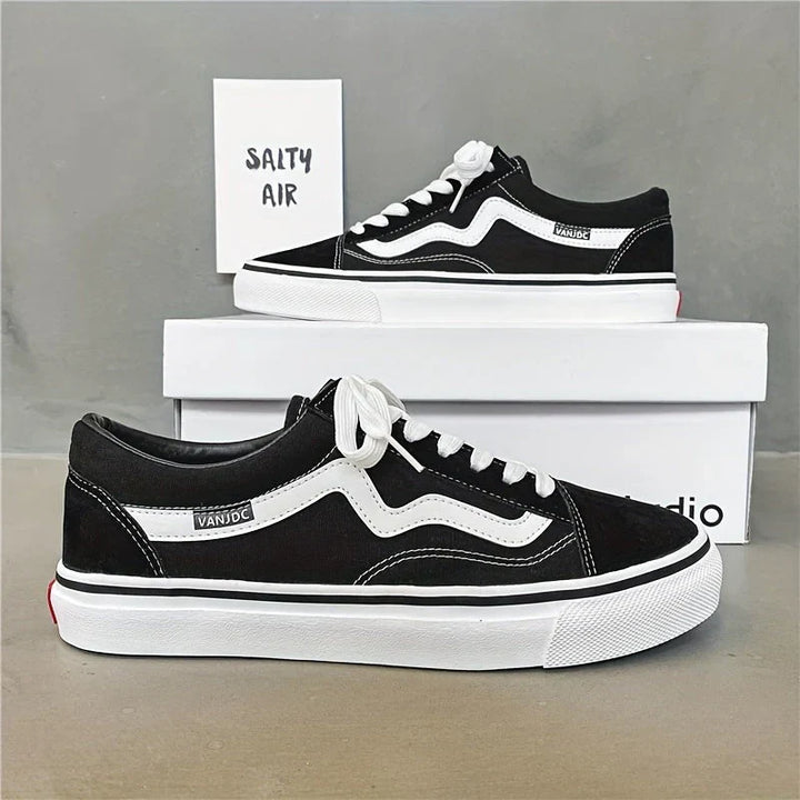 Niedrige Turnschuhe