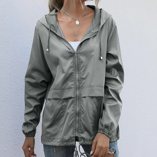 Leichte Windjacke mit Kapuze